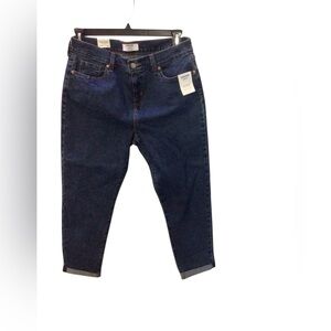 NWT...Womens Denizen Levi's jeans . Size 6/28